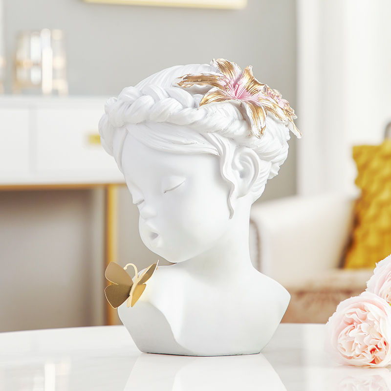 Статуэтка &quot;Бюст ребенка с бабочкой&quot;