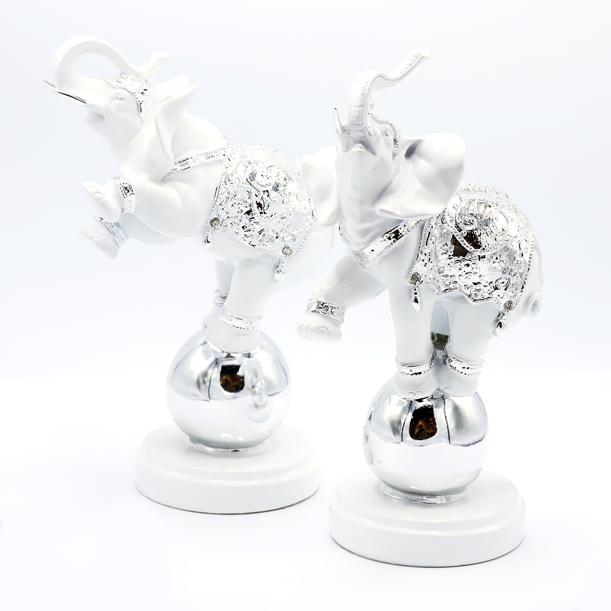 Набор статуэток &quot;Слоны на шарах&quot;